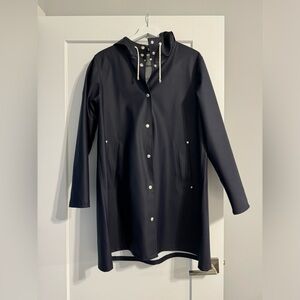 Stutterheim Mosebacke Raincoat in Navy Blue - Size M
